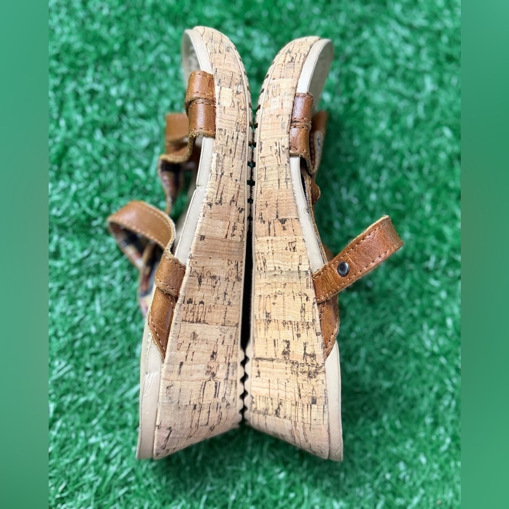 Crocs Brown Cork Wedge Women Sandals‎ Size 7